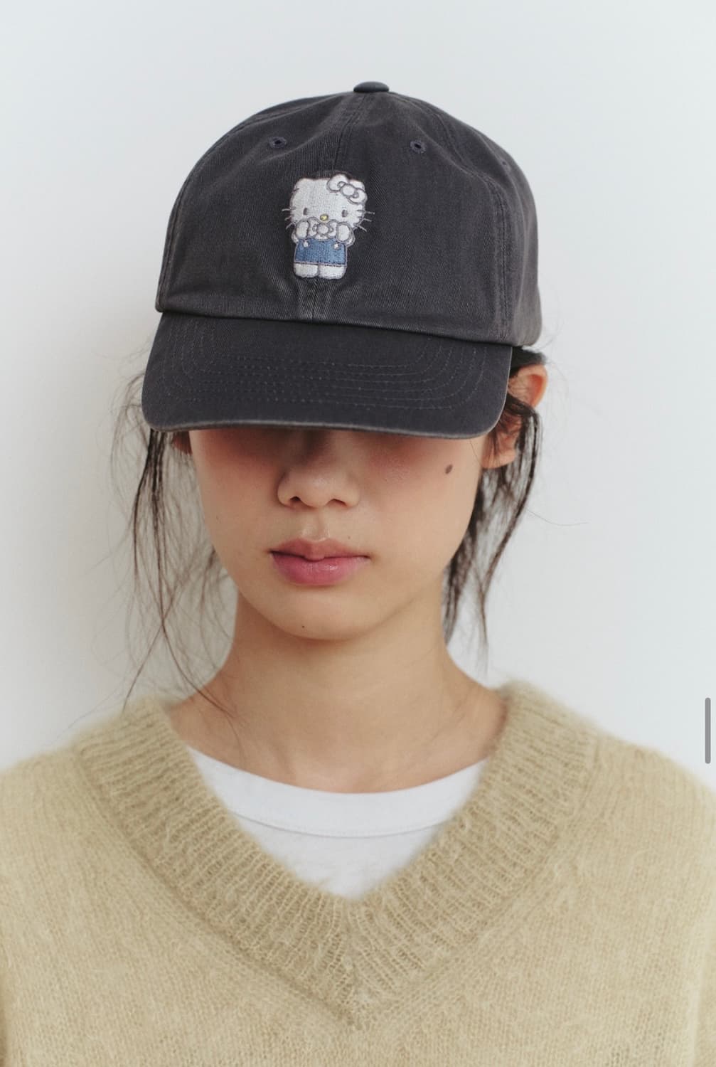 새상품 파르벵 헬로키티 워시드 엠브로이디드 볼캡 차콜 상품이미지7