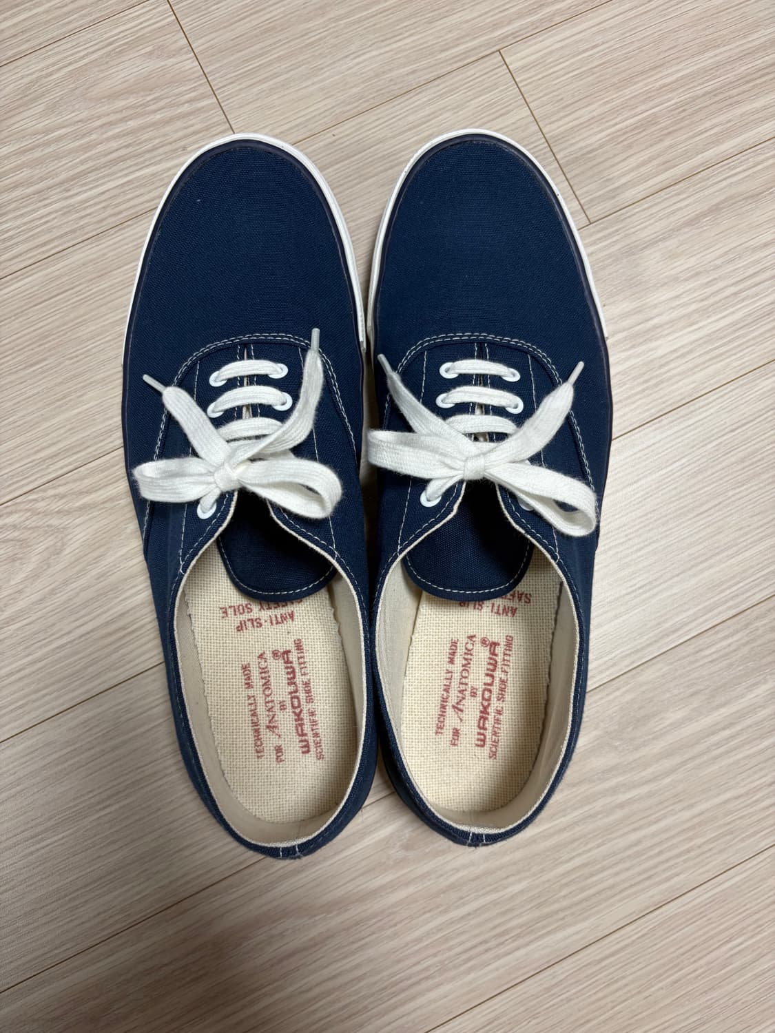 와쿠와 덱슈즈 270 사이즈 판매합니다. 상품이미지2