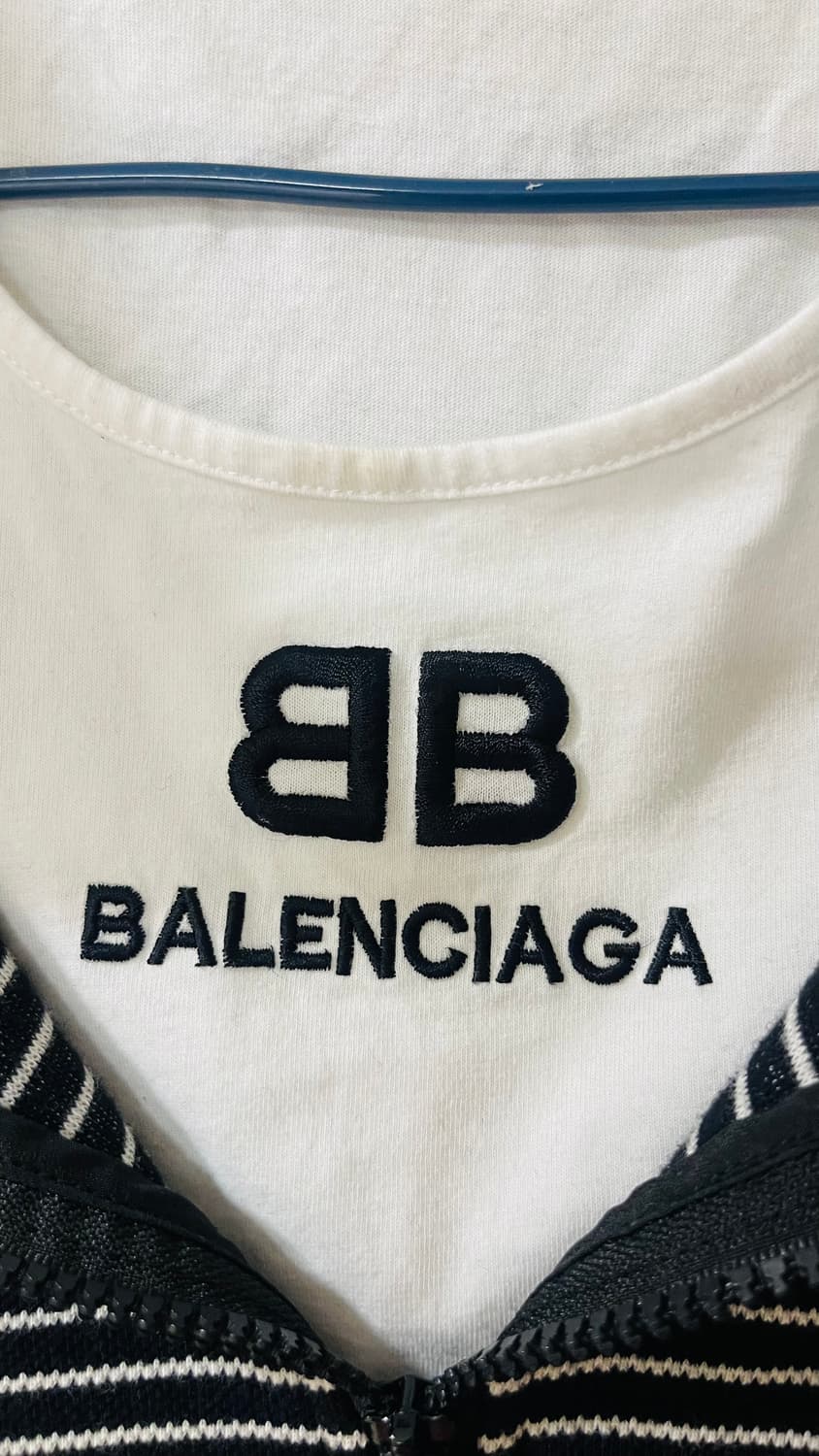 발렌시아가 스트라이프 반집업 크롭 맨투맨 S 내부 나시티와 맨투맨 일체형 상품이미지4