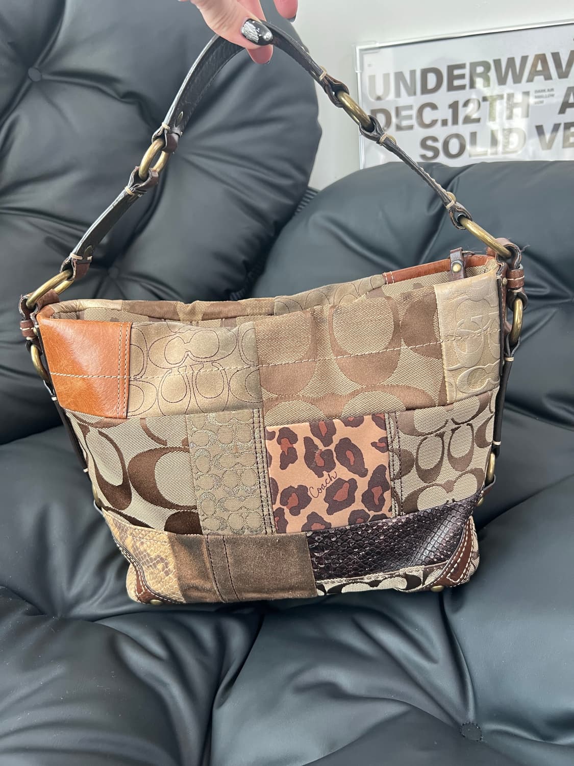 코치 칼리 멀티컬러 패치워크 숄더백 상품이미지3