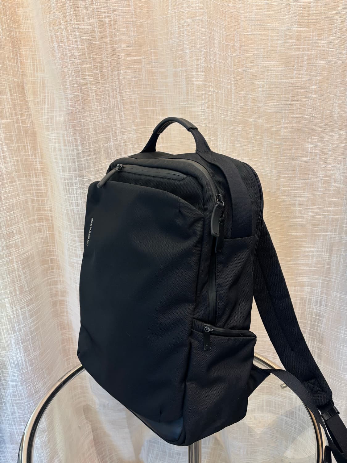 정품 만다리나덕 블랙 백팩     상품이미지3