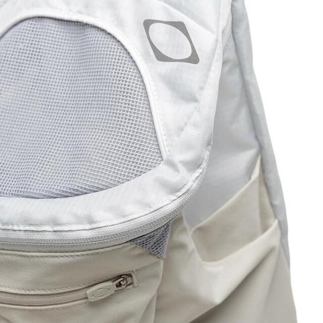 미스치프 | 라이트웨이트 집 어라운드 백팩 화이트 상품이미지2