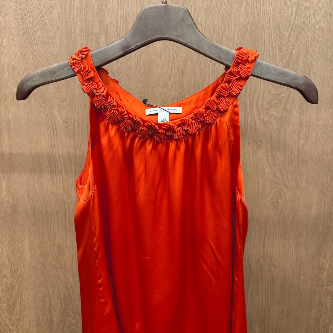 바나나 리퍼블릭 슬리브리스 블라우스 프릴넥 무지 디테일 슬림핏 레드 상품이미지4