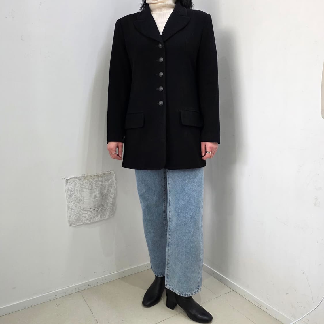 끌로에 여성 울 100 블랙 싱글 버튼 기본핏 자켓 상품이미지2