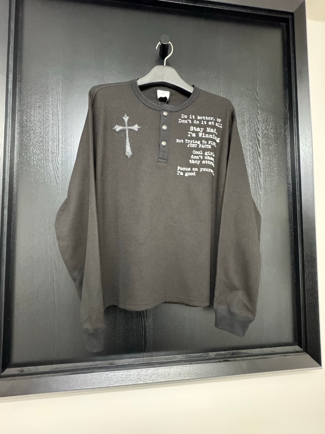 BLESSED HENLEY L/S TOP - BLACK 상품이미지2