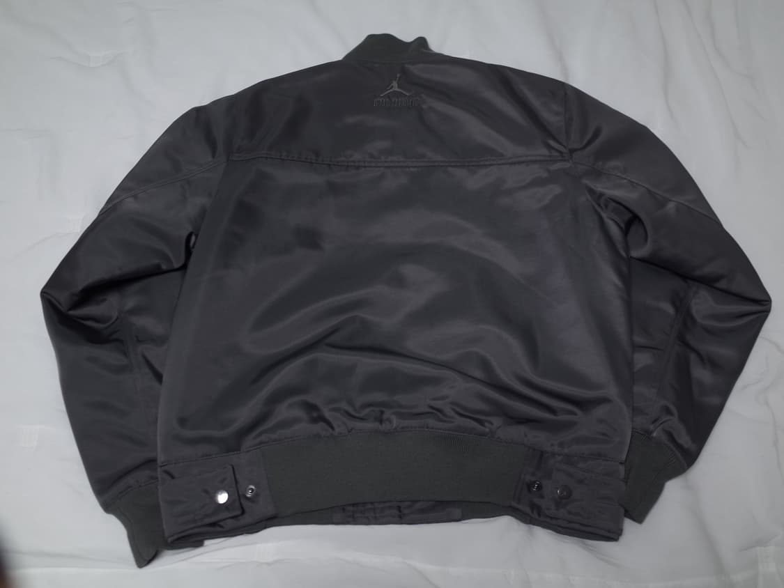 [L] 조던 x 아 마 마니에르 플라이트 자켓 미드나잇 포그 상품이미지3