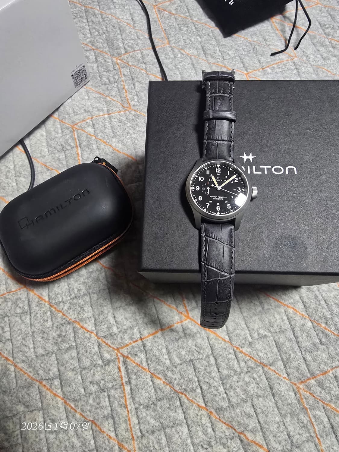 해밀턴 카키필드 메카니컬 파워리저브 40mm 상품이미지1