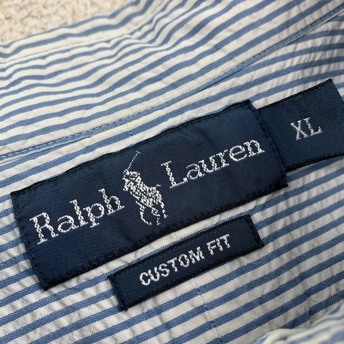 폴로 랄프로렌 포니로고 커스텀핏 시어서커 네이비 스트라이프 하프셔츠 상품이미지4