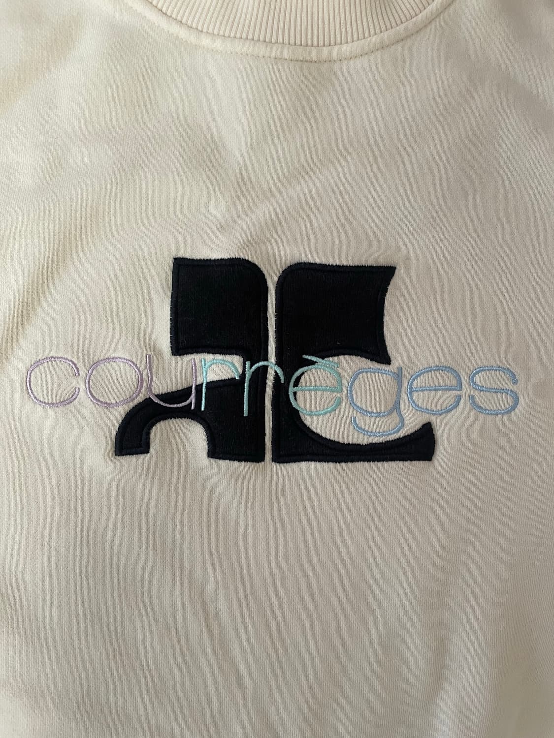 꾸레쥬 자수 맨투맨 상품이미지3