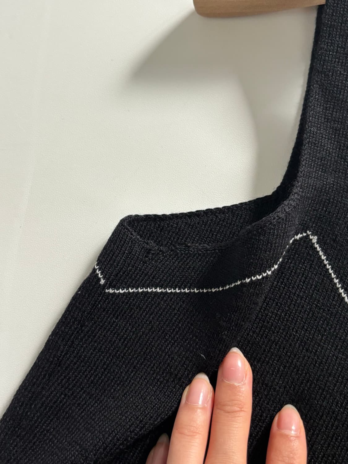 Armani 아르마니 꼴레지오니 블랙 니트 슬리브리스 상품이미지6