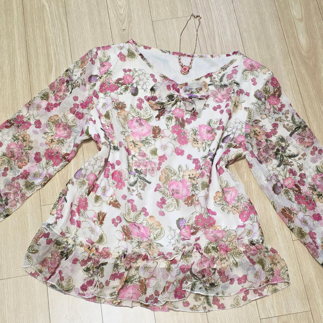 보헤미안 로즈글리터st 리본모리걸 시스루 슬리브블라우스 상품이미지1