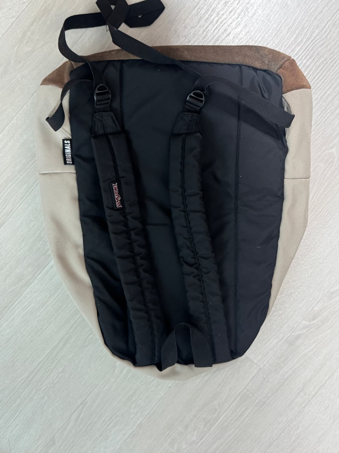 잔스포츠 라이트 백팩 스웨이드 베이지 상품이미지2