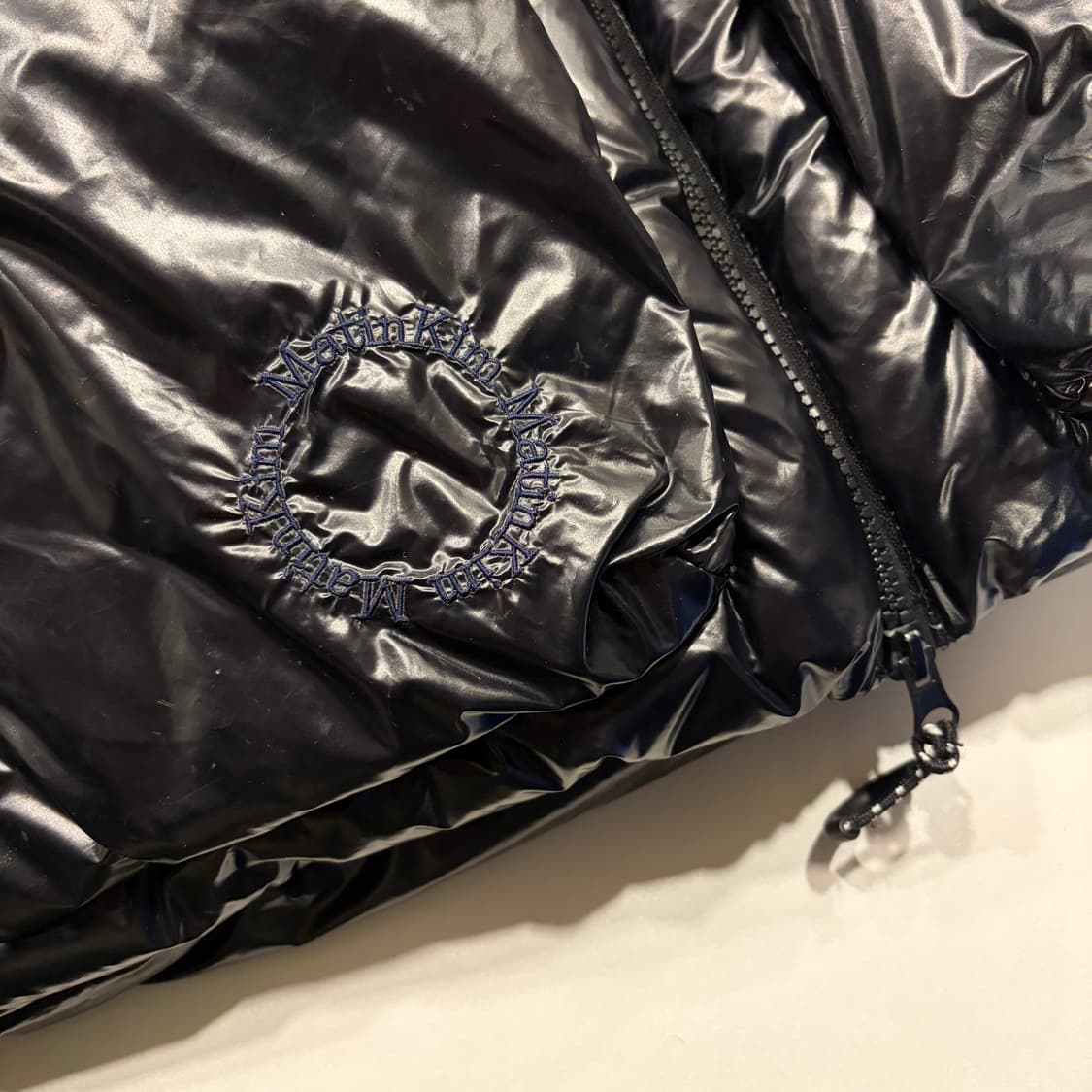 마뗑킴 블랙 유광 광택 패딩 점퍼 D230 상품이미지4