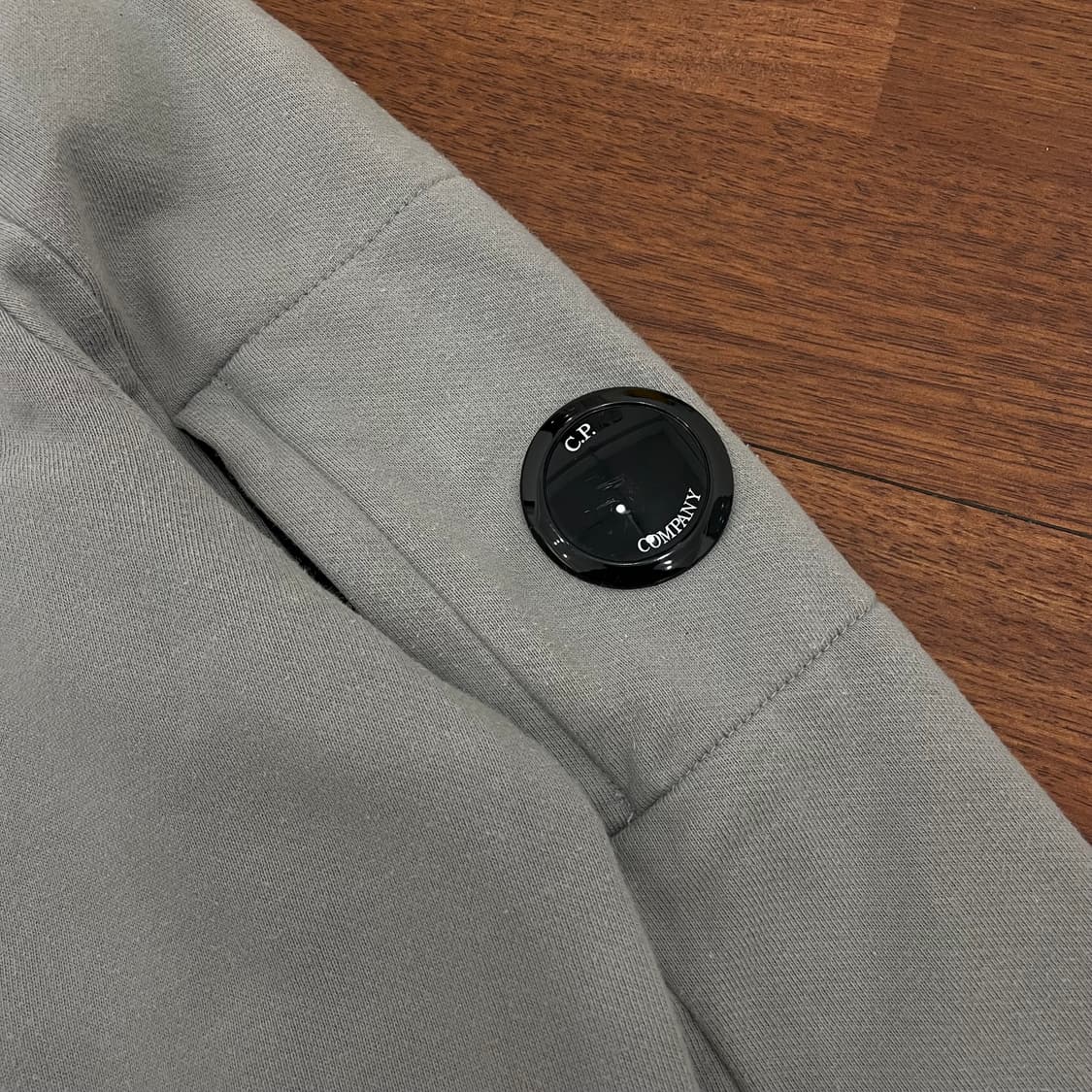 CP컴퍼니 맨투맨 상품이미지2