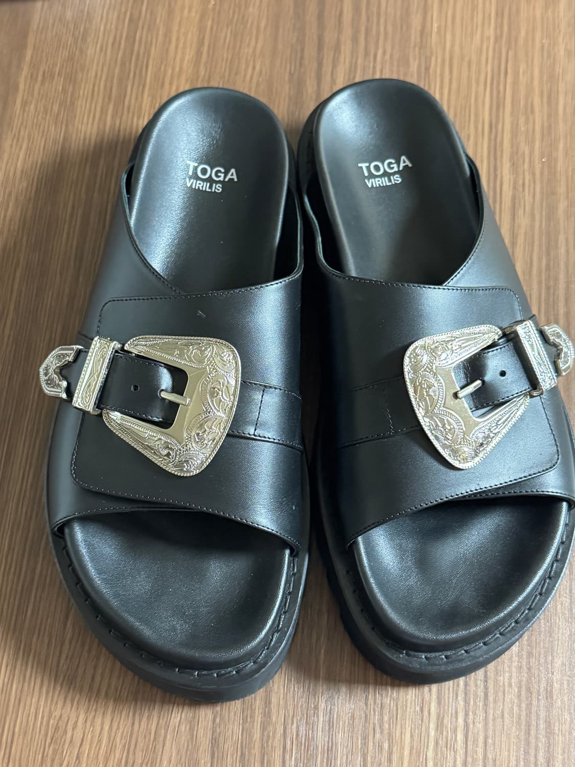 Toga Virilis 토가 비릴리스 인그레이빙 버클 슬라이드 샌들 42 상품이미지2