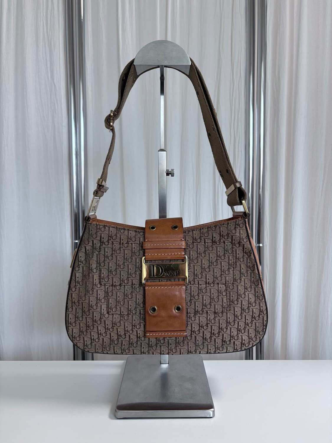 디올 스트릿시크 콜럼버스 호보백 상품이미지1