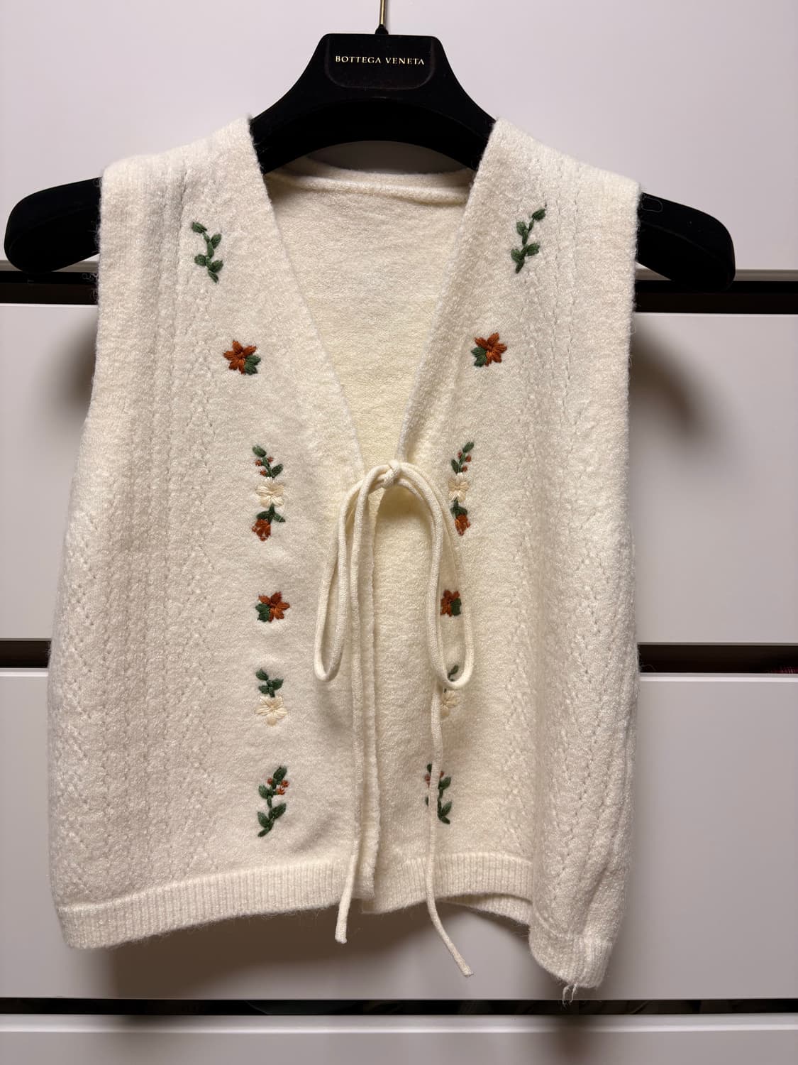 아이보리 꽃자수 니트 조끼 상품이미지1