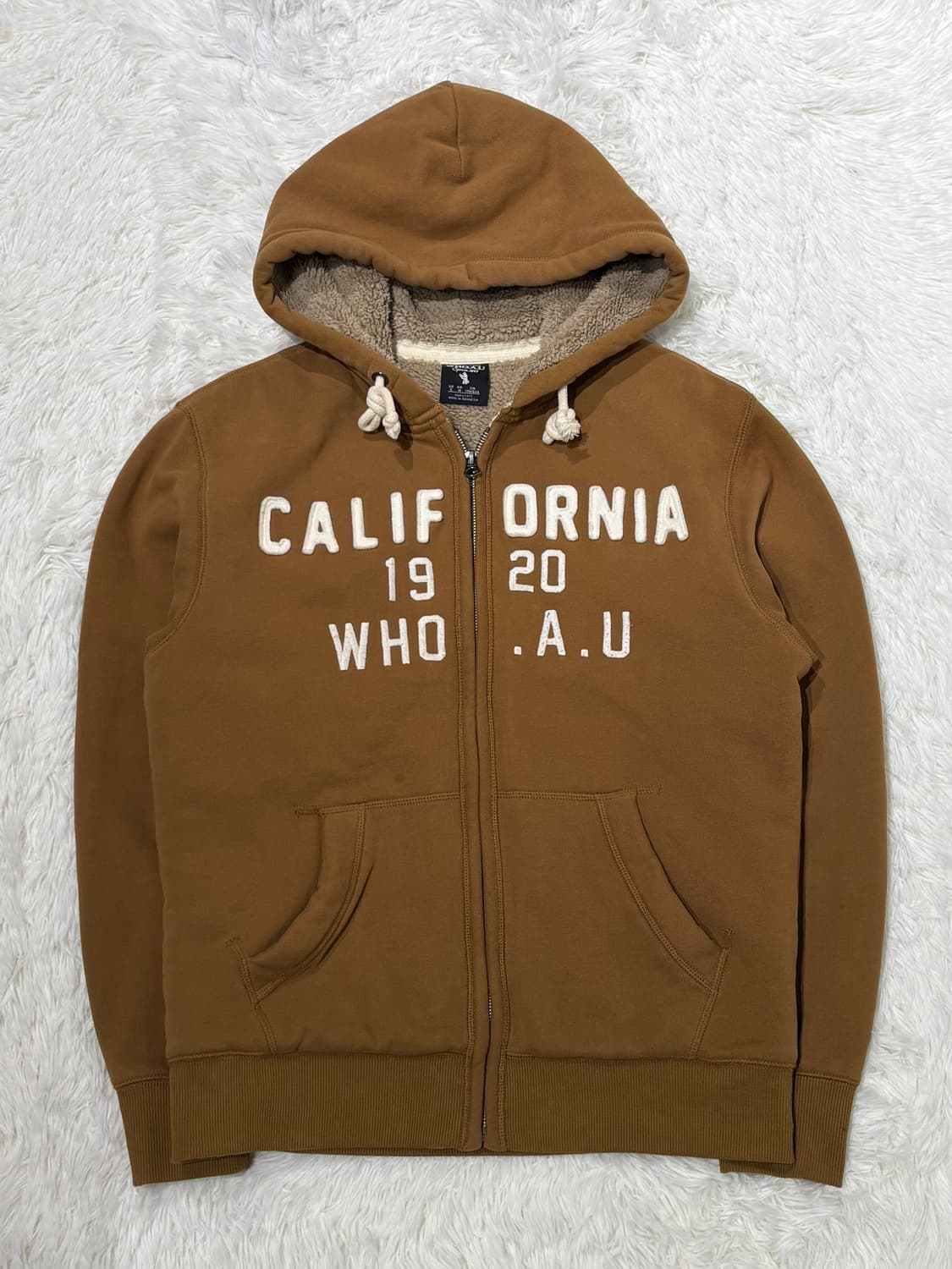 후아유 카멜 빅로고 양털 후드집업 상품이미지4