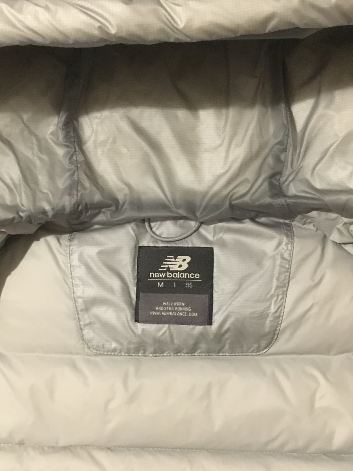 뉴발란스-플라잉 77 슈퍼라이트 후드 다운 패딩 실버 상품이미지5