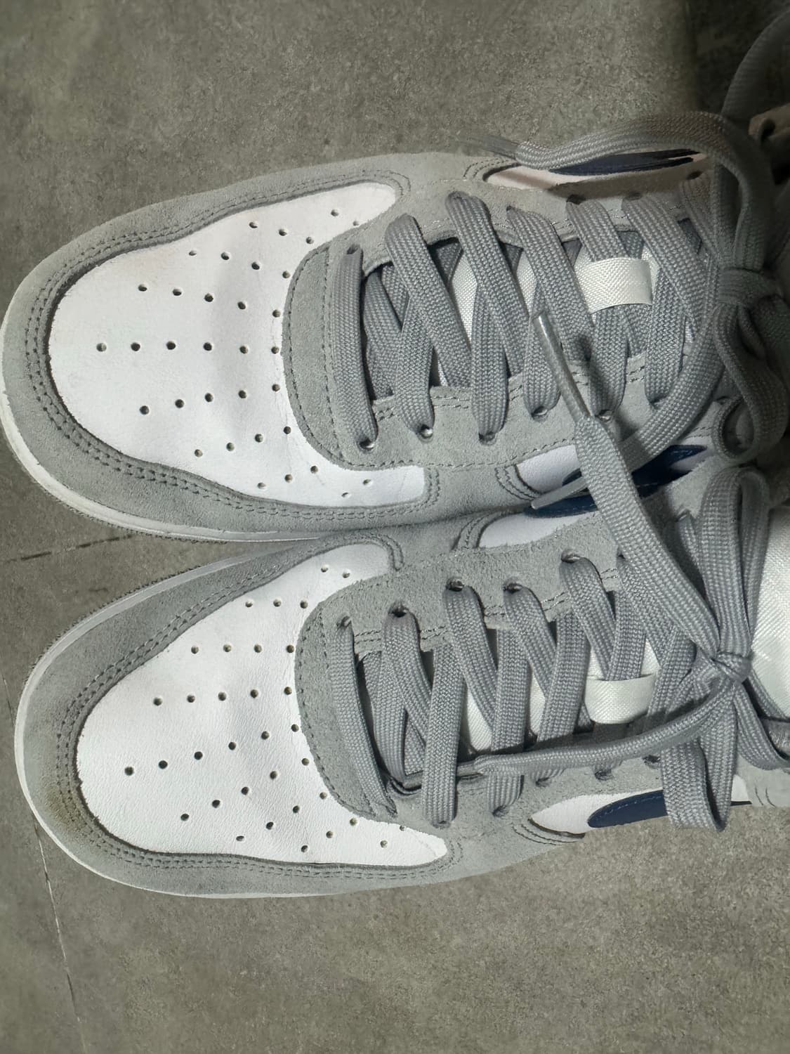 [260] 나이키 에어포스1 애슬리틱 클럽 라이트스모크 상품이미지3