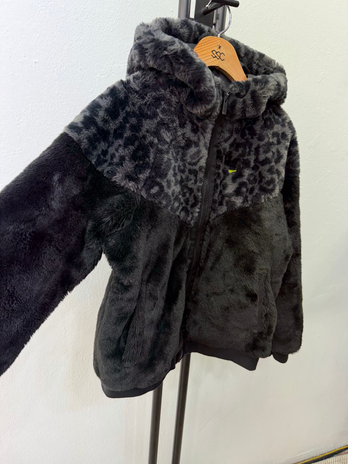 정품) 나이키 여성 레오파드 퍼 후리스자켓 M 상품이미지2