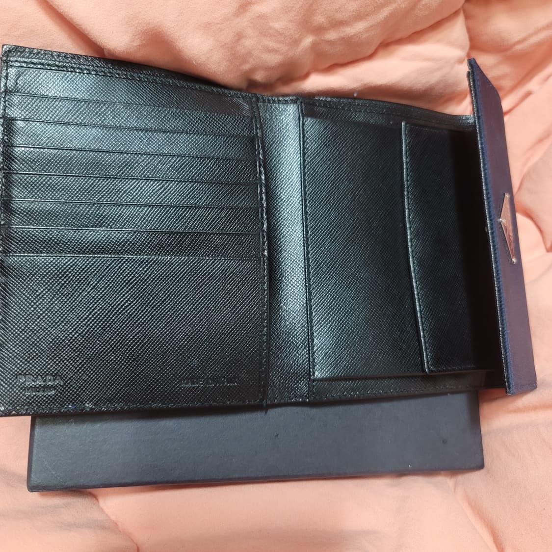 프라다 테수도 지갑 네이비 상품이미지5