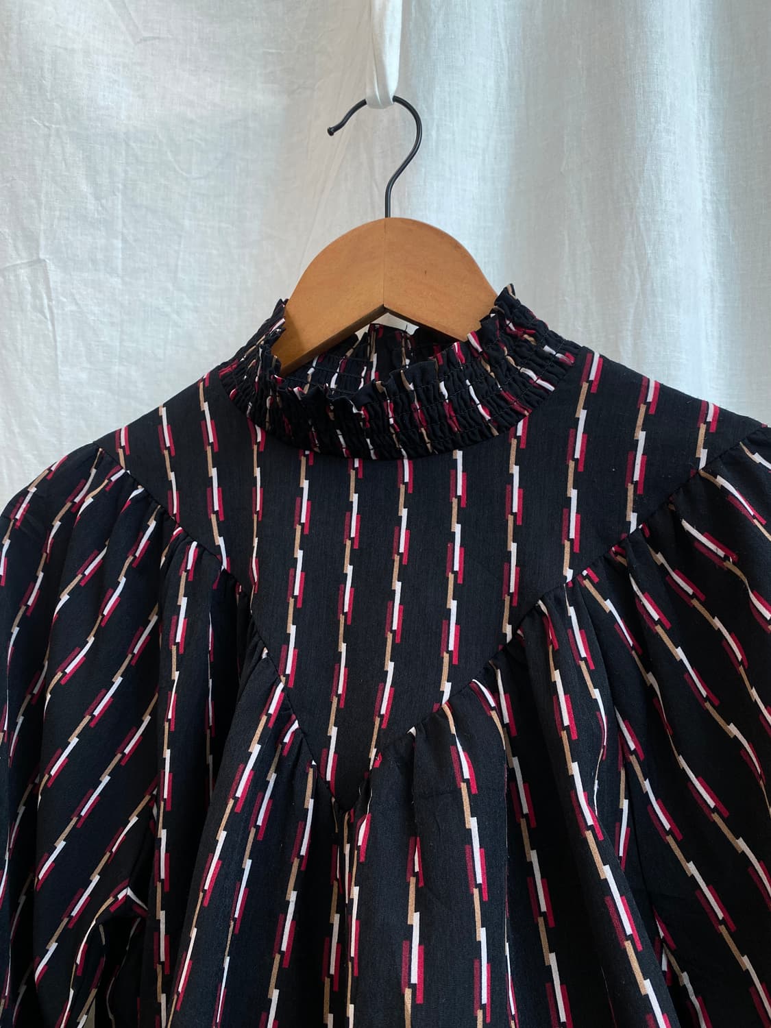 스트라이프 하이넥블라우스(M) 상품이미지7