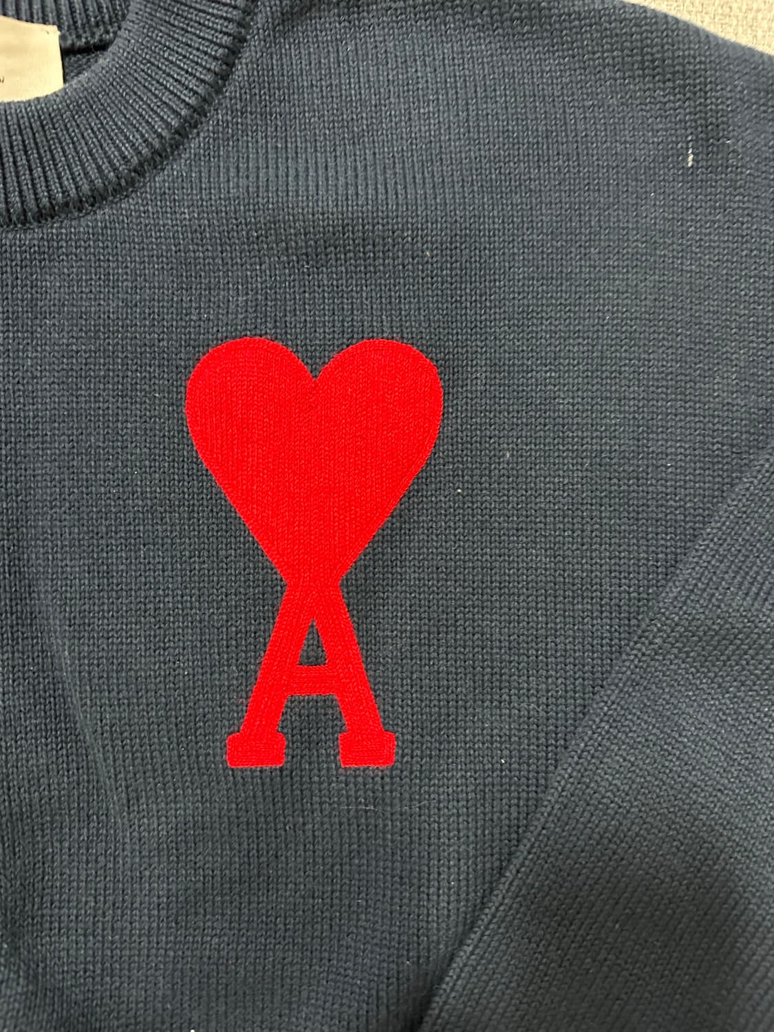 (정품) 아미(AMI) 빅 하트 로고 크루넥 니트 네이비 - L사이즈 상품이미지2