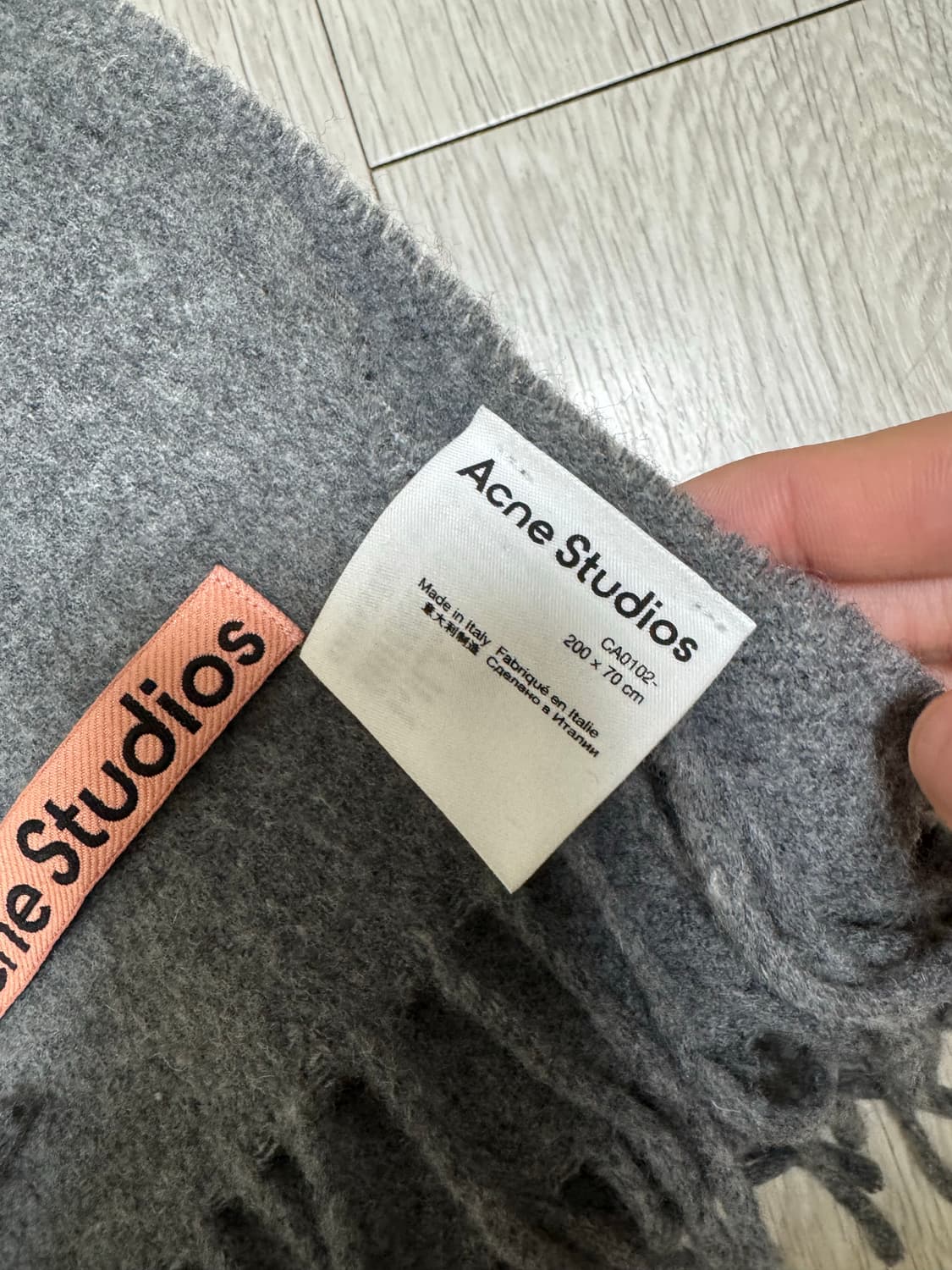 아크네스튜디오 스카프 그레이 와이드 상품이미지3