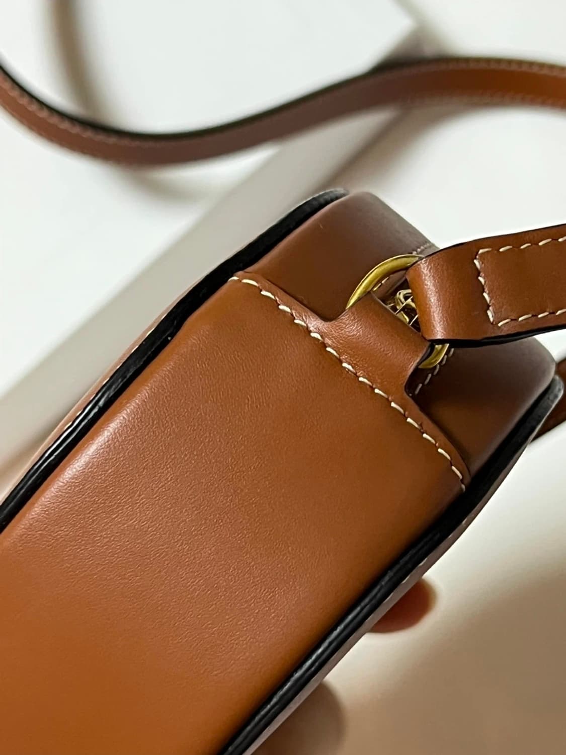 셀린느 트리오페 오벌펄스 미니 탄 크로스백(풀박스) 상품이미지6