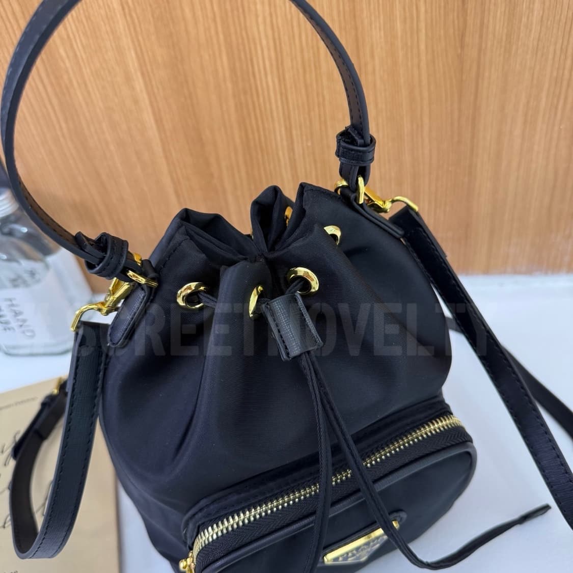 프라다 리나일론 버킷백 크로스백 블랙 상품이미지5