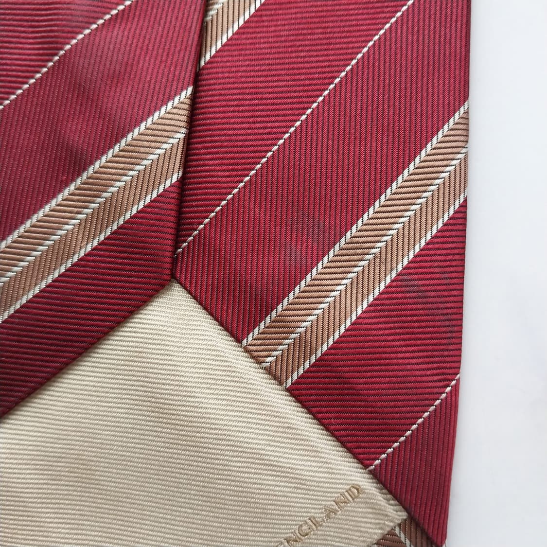 버버리 실크 버건디 스트라이프 넥타이 9cm A+~A등급 K1465
 상품이미지8