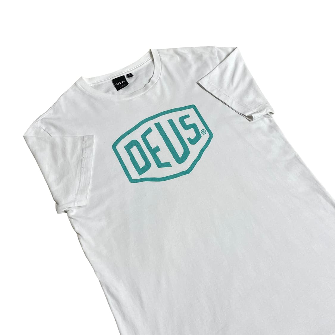  (S) 데우스 엑스 마키나 빅로고 라운드 반팔티 상품이미지3