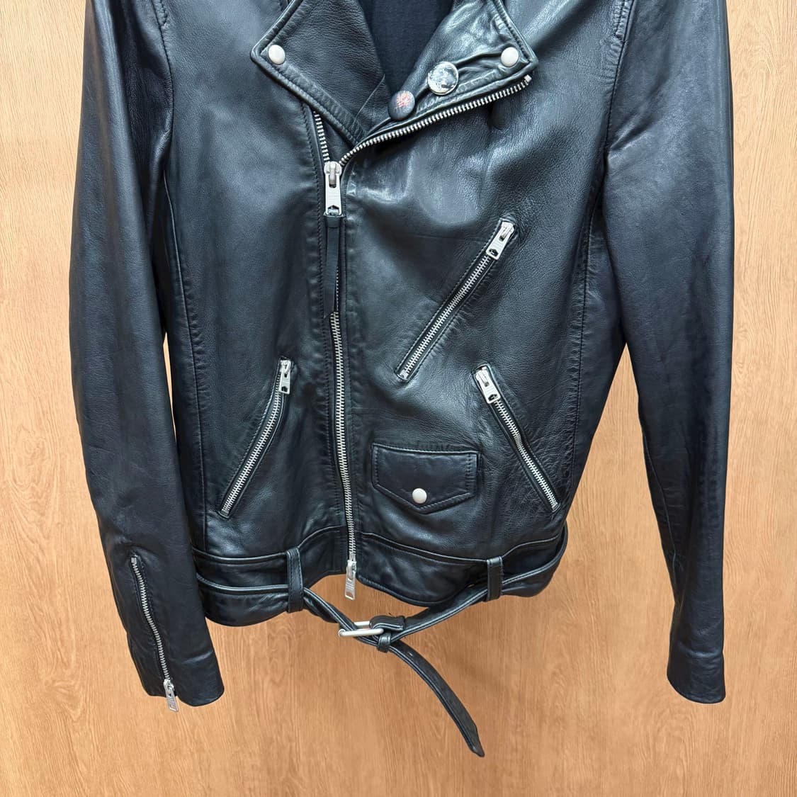올세인츠 바이커 레더 자켓 언발란스 지퍼 멀티 포켓 디테일 레귤러핏 블랙 상품이미지5