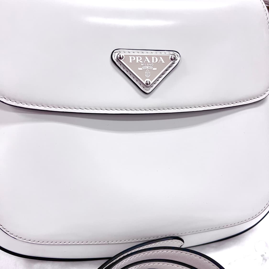 [S급/정품] 프라다 클레오 브러쉬드 화이트 숄더백 가방 상품이미지4