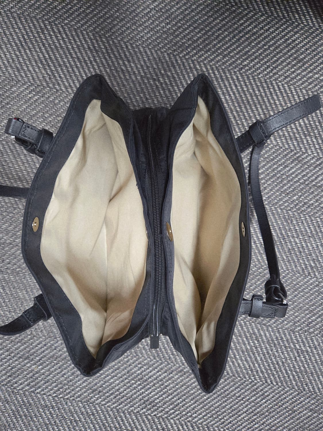 브릭스 X라인 블랙 쇼퍼백 미디움 상품이미지7