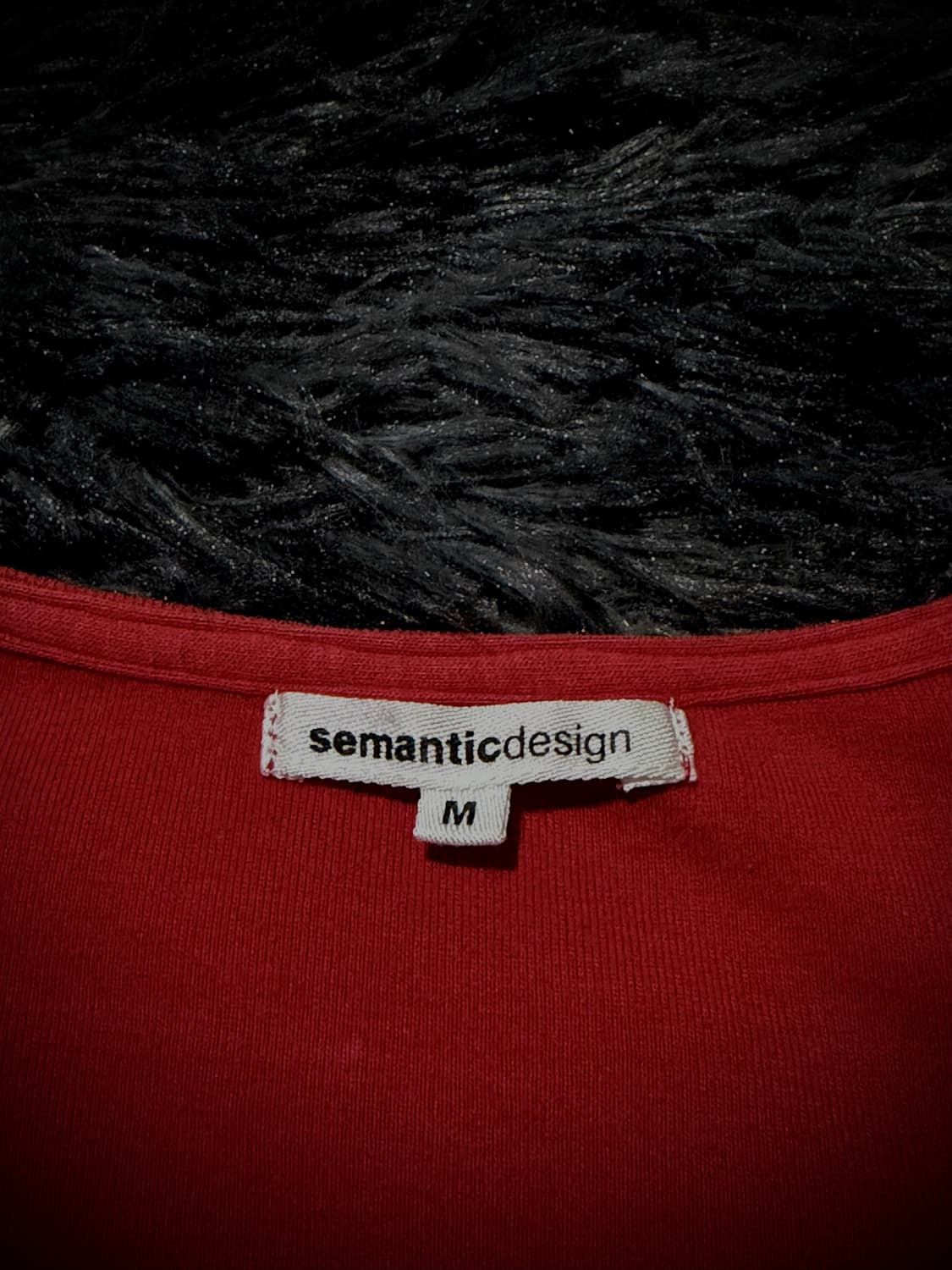 semantic design 레터링 포인트 레드 V넥 반팔 티셔츠 상품이미지9