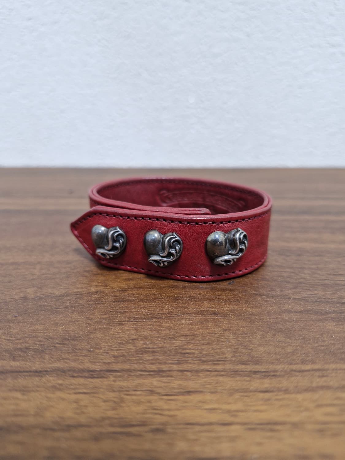 [OS] 크롬하츠 레드 하트 3버튼 레더 팔찌 상품이미지1