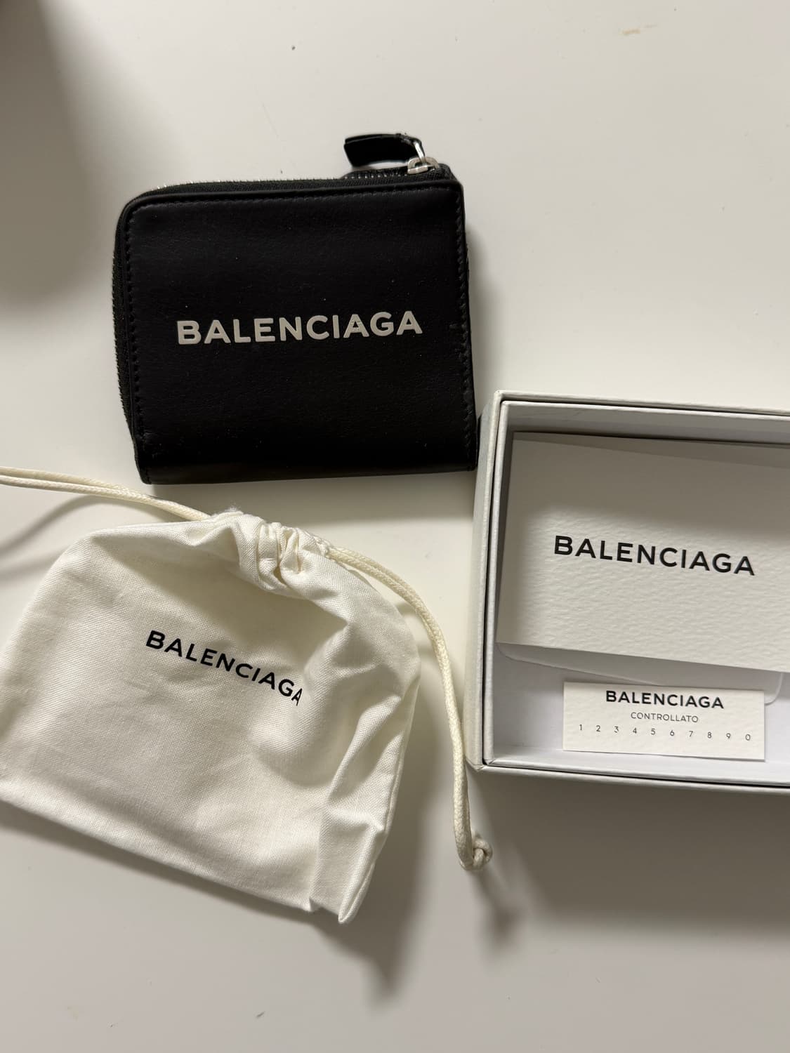 발렌시아가 키링 카드 지갑 상품이미지1