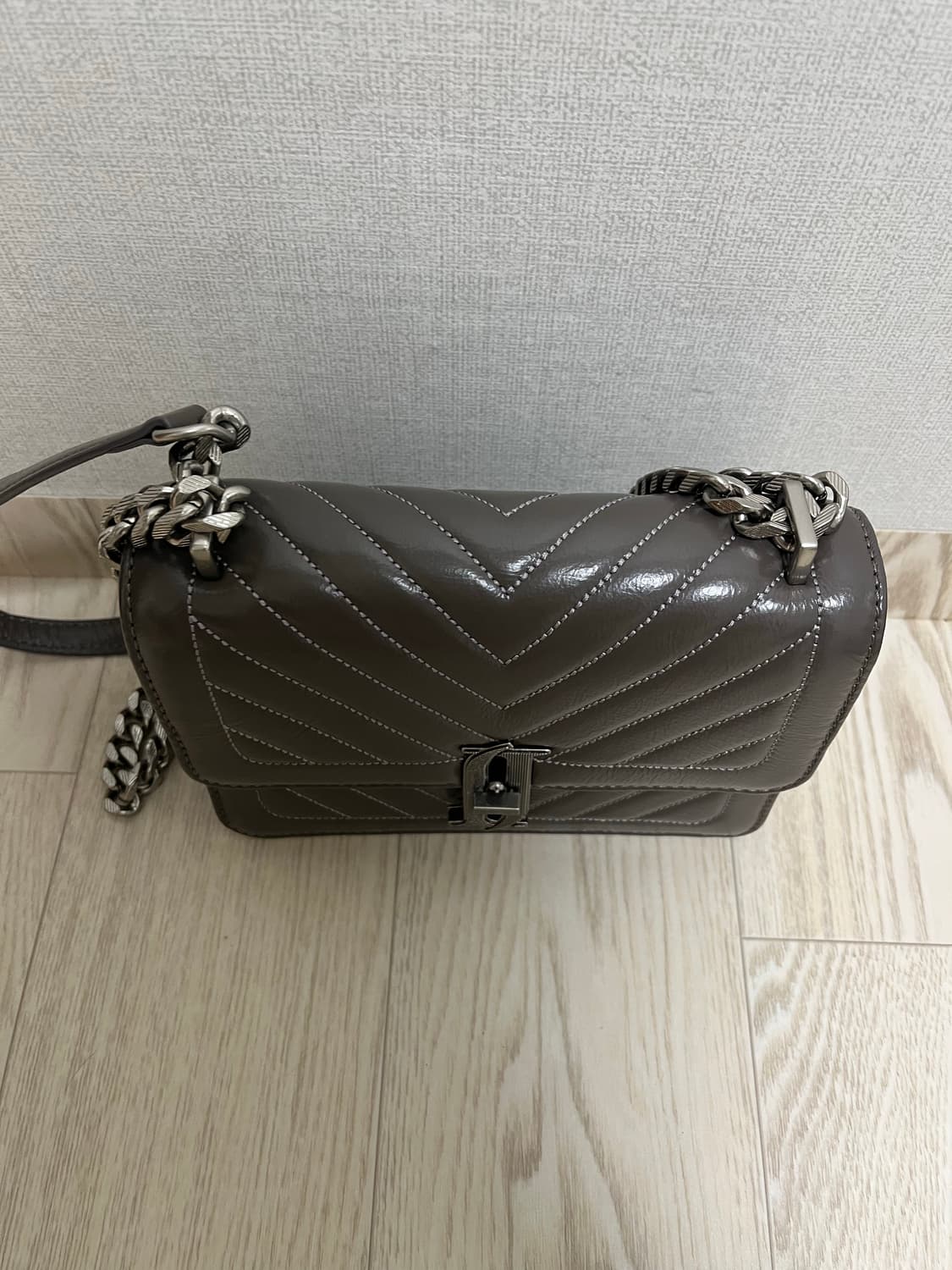 제이에스티나 조엘퀄팅백 그레이 상품이미지3