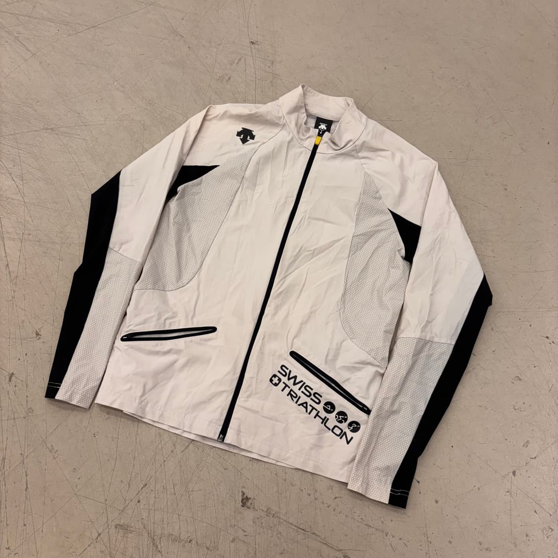 데상트 트라이애슬론 투톤 바람막이 상품이미지1