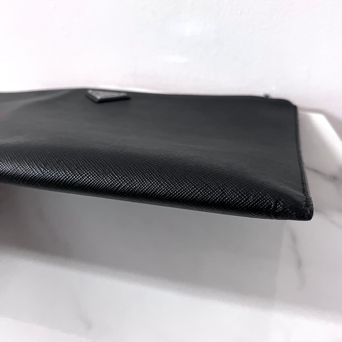 [A급/정품] 프라다 삼각로고 클러치 백 블랙 상품이미지9