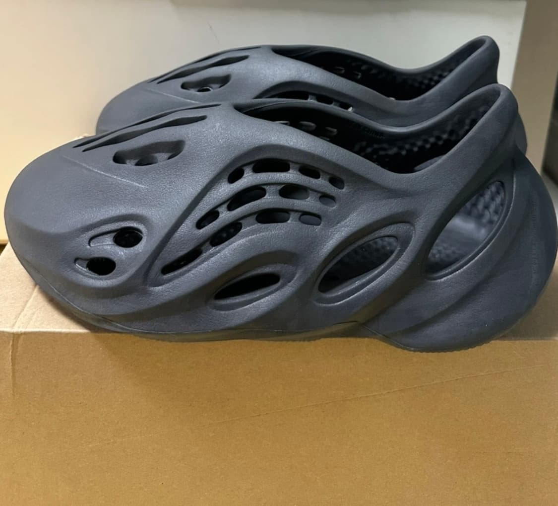 아디다스 이지 폼 러너 오닉스285 상품이미지1