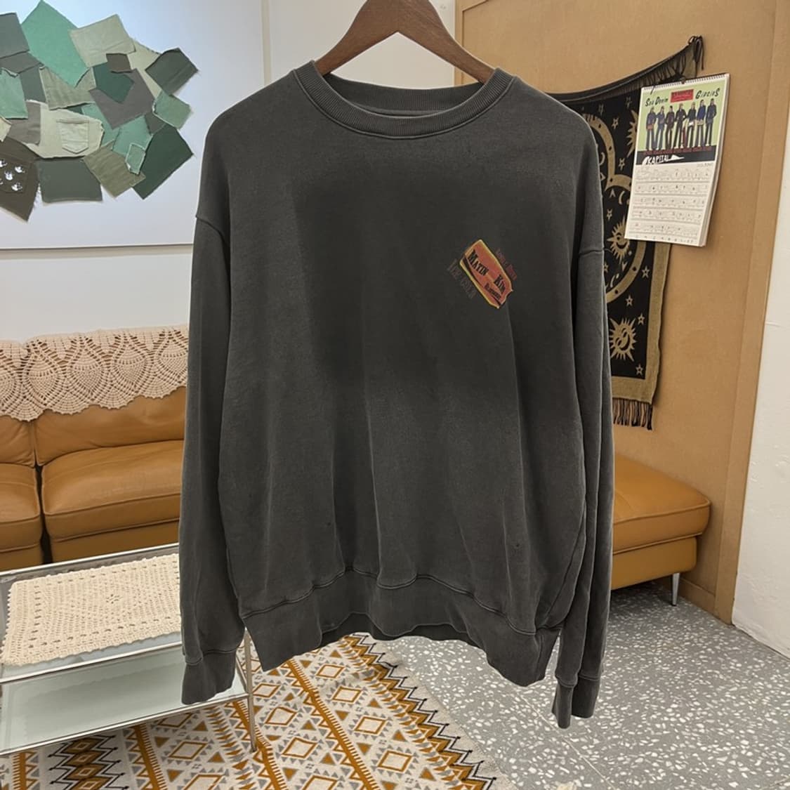 마뗑킴 그런지 데미지디테일 오버핏 스몰로고 맨투맨 F C10992 상품이미지3