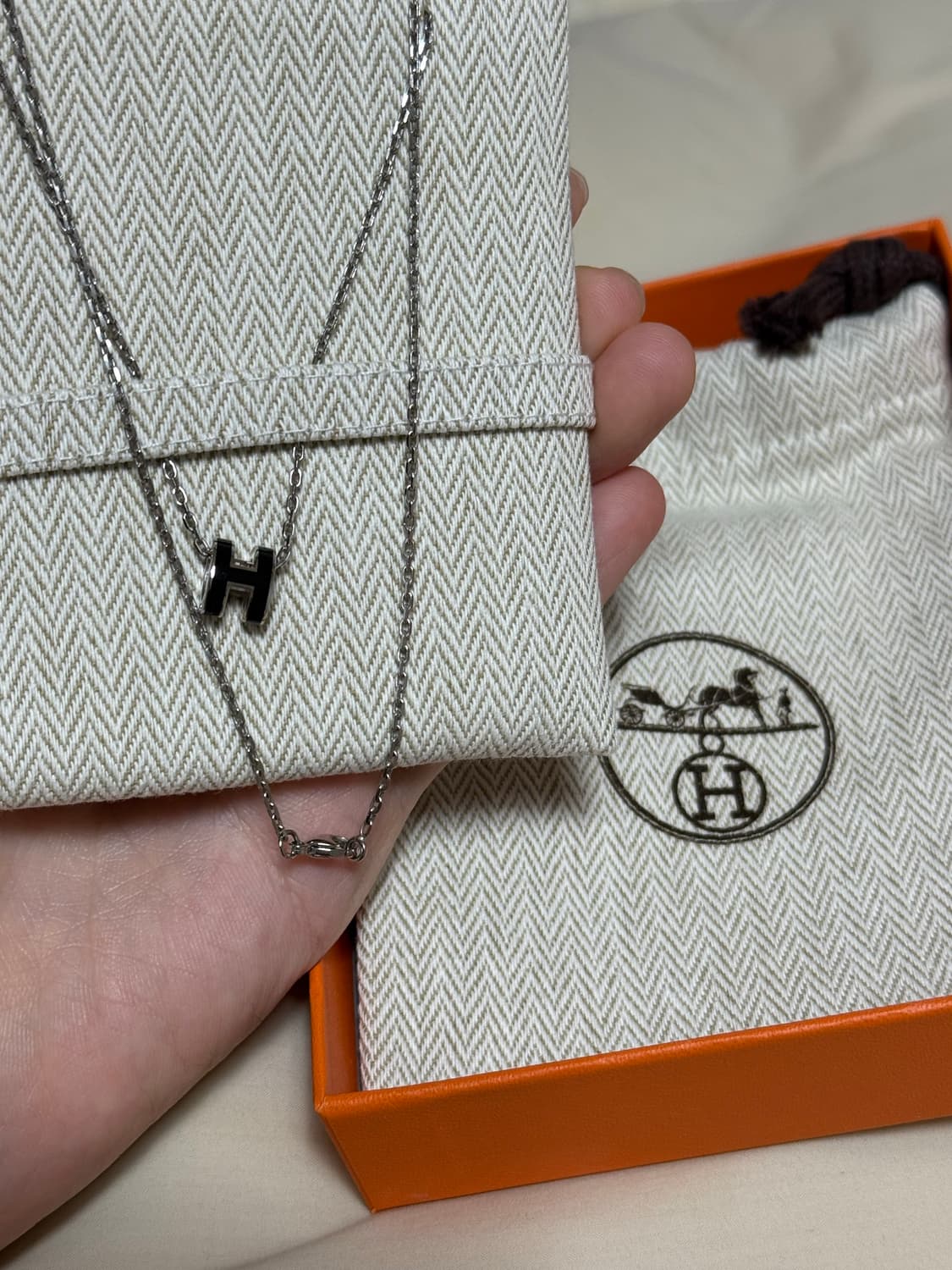 거의 새것 | 에르메스 H 아워 목걸이 블랙 실버 상품이미지1