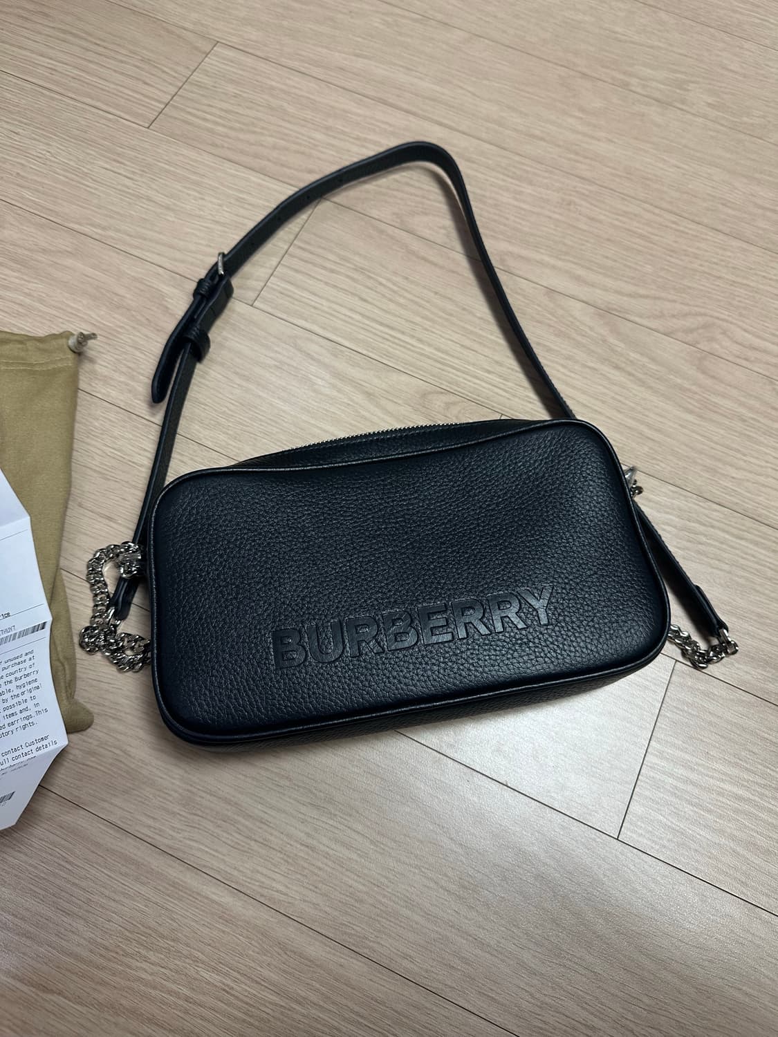 버버리 로고 카메라 크로스백 스몰사이즈 블락 거의새것 판매 상품이미지2