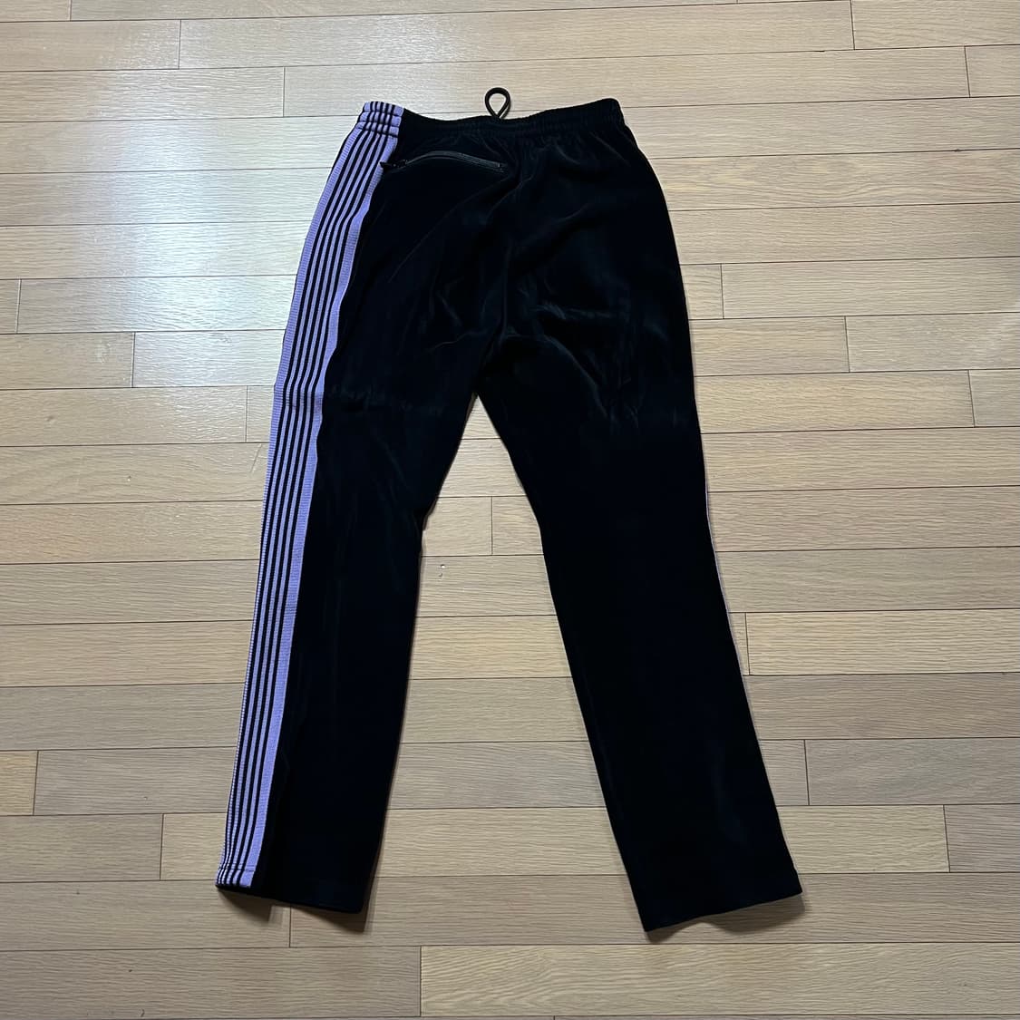 니들스 내로우 벨루어 트랙팬츠 블랙 상품이미지2