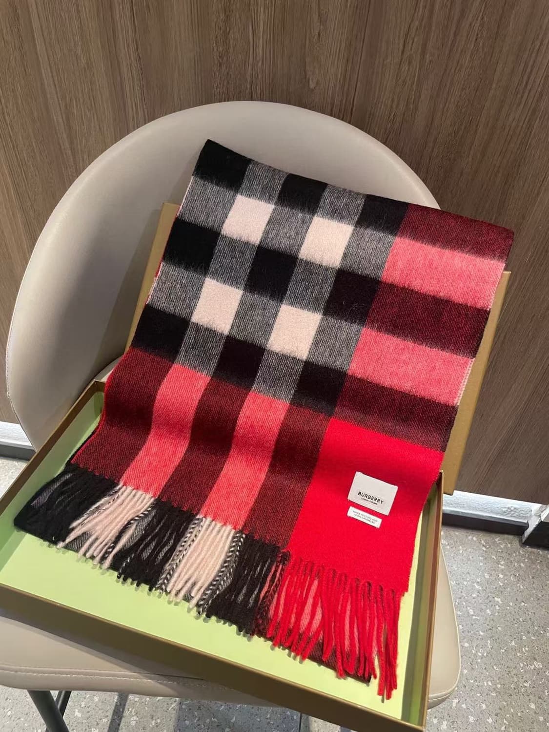 버버리숙녀 리버서블 스카프
 상품이미지4