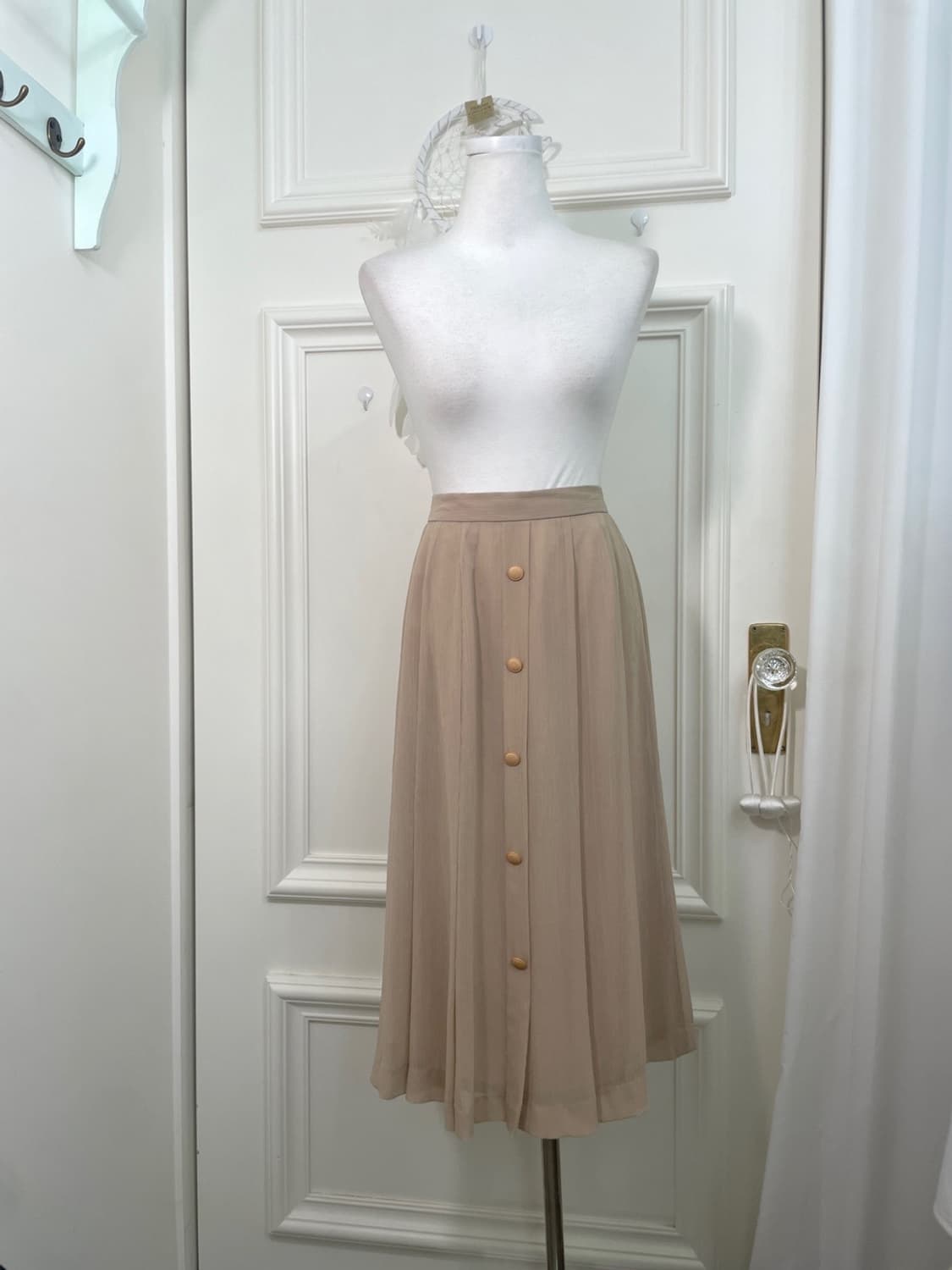 beige button point chiffon basic skirt 상품이미지1