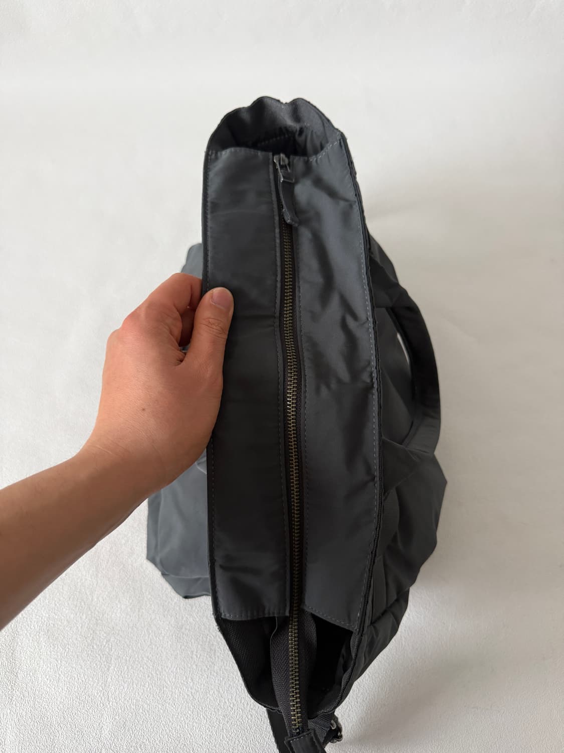 유니클로 씨(UNIQLO C) 헬멧백 상품이미지5